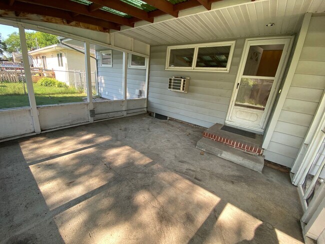 Building Photo - 3 Bedroom in North Fargo!!