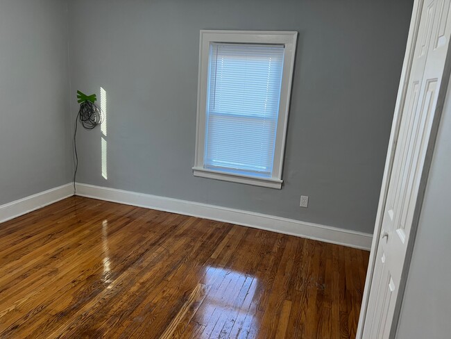 Foto del edificio - 1330 Custer St