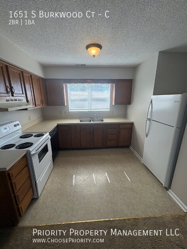 Foto del edificio - 1651 S Burkwood Ct