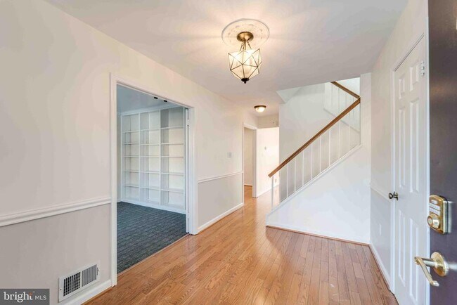 Foto del edificio - 7713 Bristol Square Ct