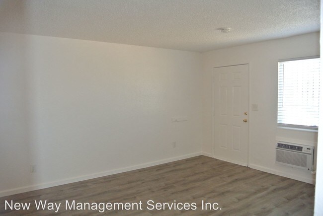 Building Photo - 1500 Sycamore Dr