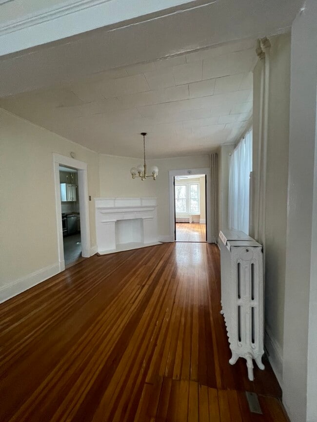 Building Photo - 890 Lancaster St