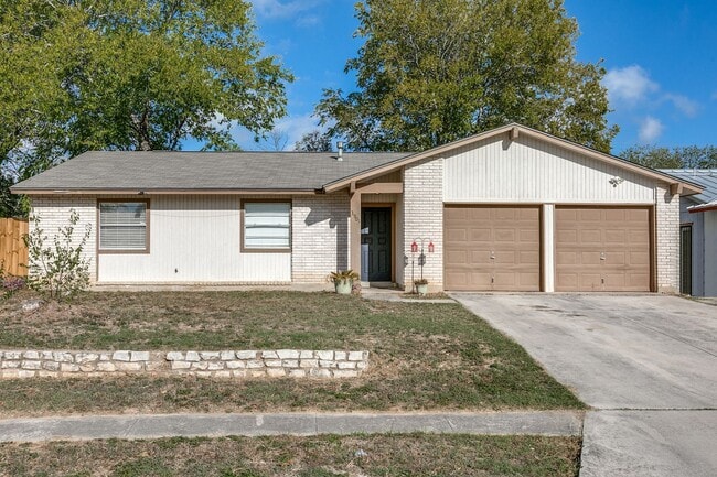 Building Photo - 3-BEDROOM HOME IN PIPERS MEADOW