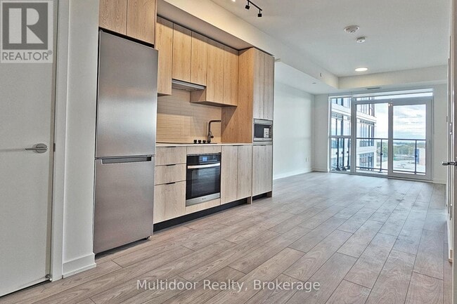 Building Photo - 1007 The Queensway