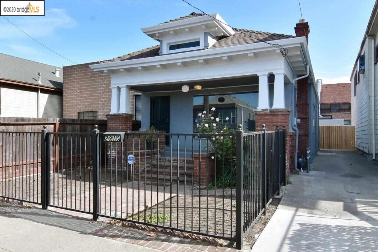 Primary Photo - 2910 Magnolia St