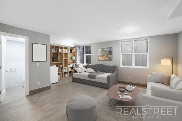 Building Photo - 3 bedroom in BROOKLYN NY 11205