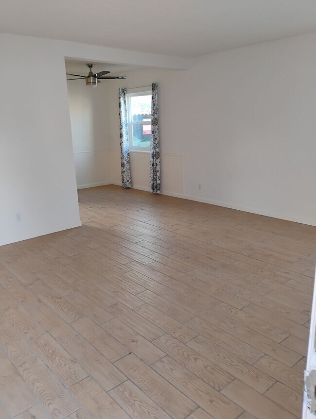 Foto del edificio - 18924-18934 Gault Street