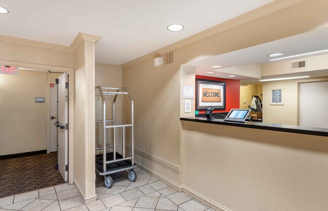 Lobby and Guest Check-in - Furnished Studio - Eden Prairie