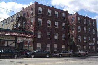 Building Photo - 291 Newport Ave