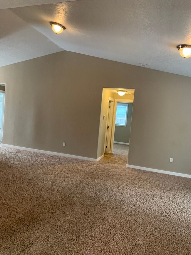Building Photo - 3 bedroom ~ 2 bath home in SE Albany