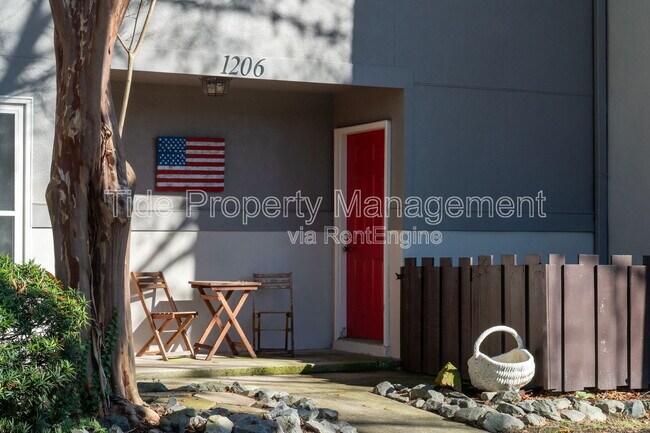 Building Photo - 1206 Ventura Pl