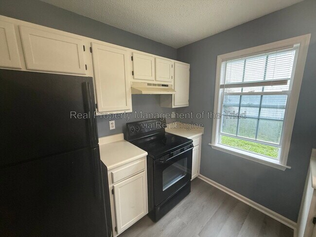 Building Photo - 208 Hammond Dr