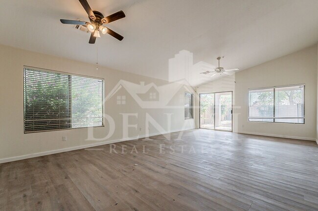 Foto del edificio - 15728 N 104th St