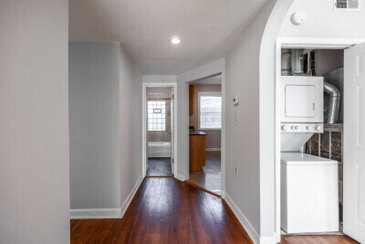 Foto del edificio - 2446 N Hamlin Ave