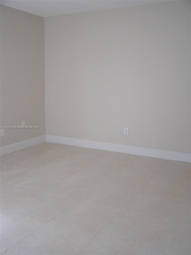 Foto del edificio - 10794 N Kendall Dr