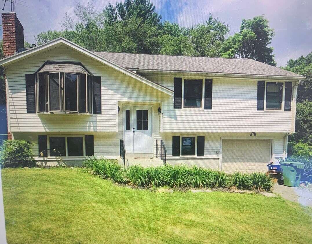 52 Putnam Hill Rd, Sutton, MA 01590 House Rental in Sutton, MA