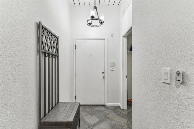 Foto del edificio - 2421 W Horatio St