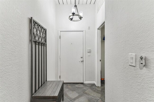 Building Photo - 2421 W Horatio St