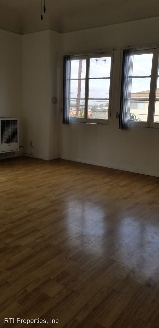 Foto del edificio - 456-460 W Cowles St