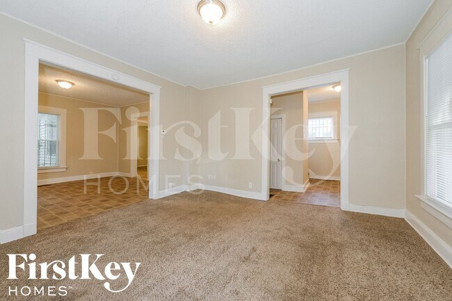 Foto del edificio - 2214 Quincy St