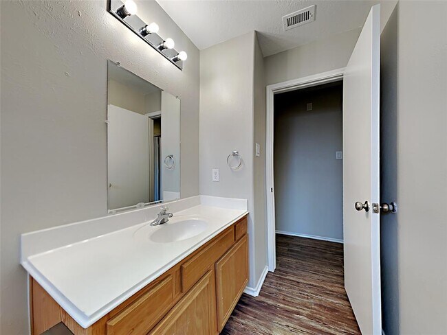 Foto del edificio - 22238 Queenbury Hills Dr