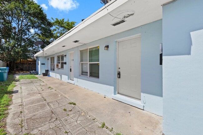 Building Photo - 143 W 28th St