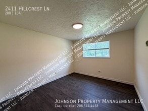 Building Photo - 2411 Hillcrest Ln
