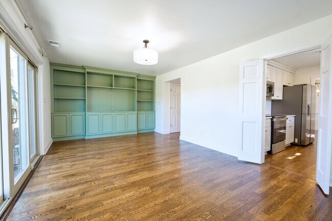 Foto del edificio - 420 Linkhorn Dr