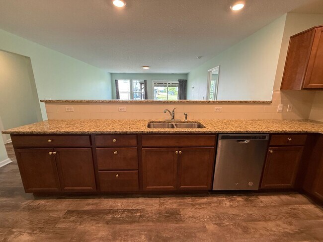 Foto del edificio - Home For Rent By Capital Property Management