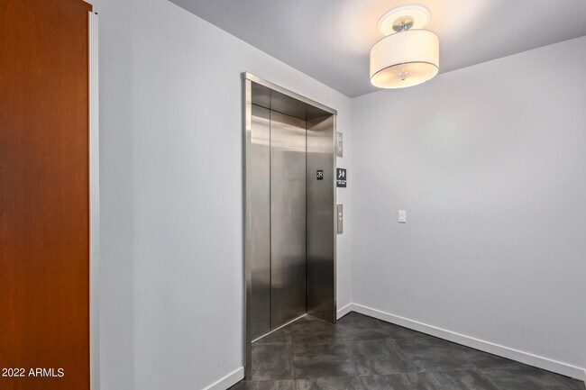 Foto del edificio - 6803 E Main St