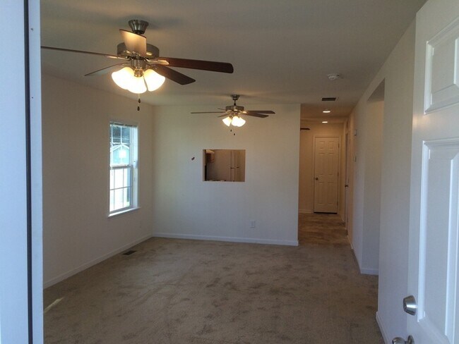 Building Photo - 3 Bedroom Home in South Charlotte/Pinevill...