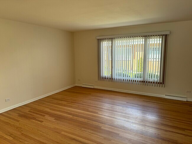 Foto del edificio - 702 N Western Ave