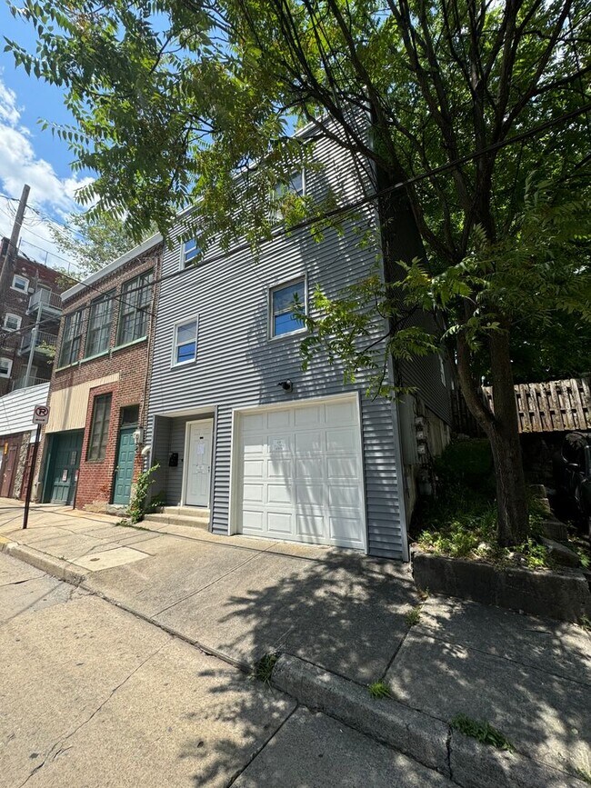 Foto del edificio - 1139 Spring Garden St