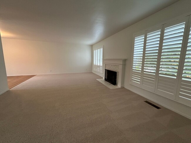 Building Photo - 7588 Oak Leaf Dr