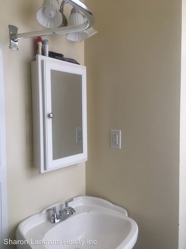 Bathroom Mirrors Louisville Ky 1407 s 3rd st louisville, ky 40208 rentals - louisville, ky Bathroom Mirrors Louisville Ky 1407 s 3rd st louisville, ky 40208 rentals - louisville, ky