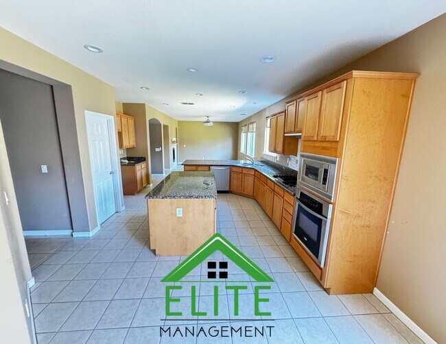 Foto del edificio - **Charming 5-Bed, 3-Bath Home in Prime Ros...