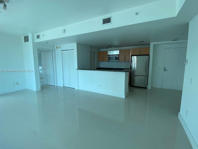 Photo - 2 bedroom + 2 bath corner unit || MET1 House