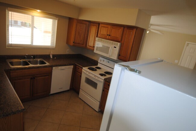 Building Photo - 7132 W Beryl Ave