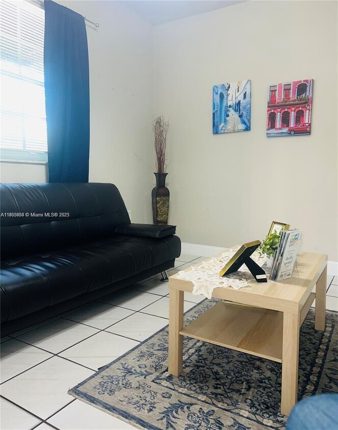 Foto principal - 2525 NW 33rd St