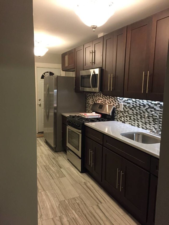 Foto del edificio - 1202 Rogers Ave