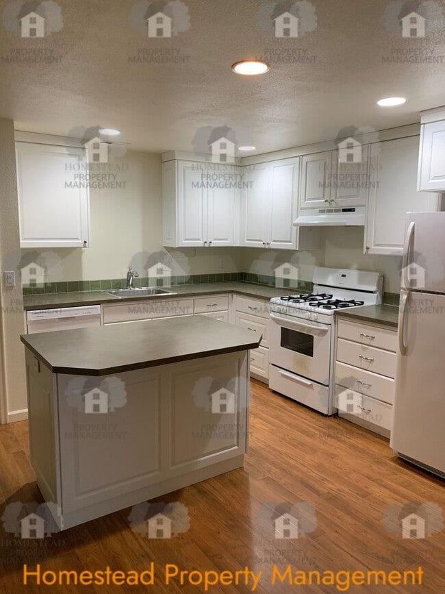 Building Photo - 411