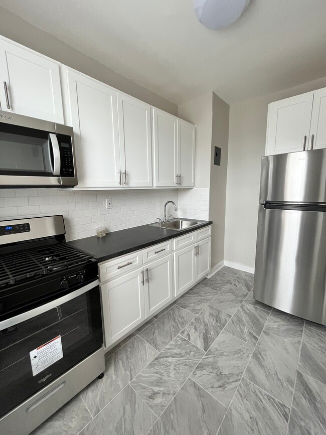 9 Bentley Ave 14 - 13 Bentley Ave