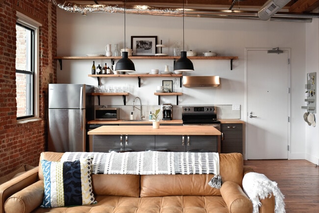 Building Photo - Lear Block