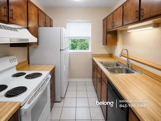Building Photo - 129 Springwoods Lake Point