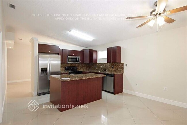 Foto del edificio - 2476 W 72nd Pl