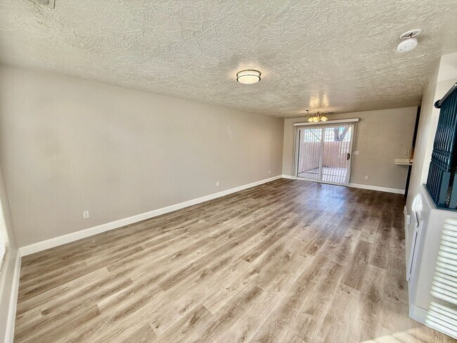 Foto del edificio - 1065 N 1620 W