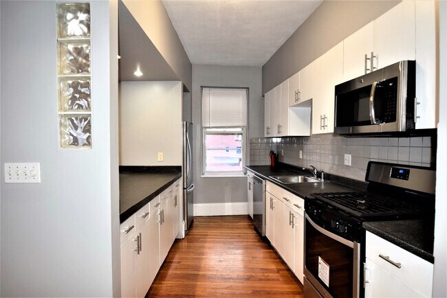 Foto del edificio - 83 Glenville Ave