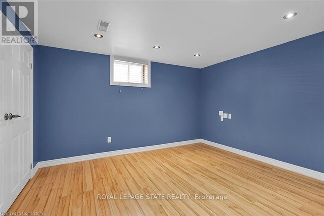 Building Photo - 221 Gray Rd