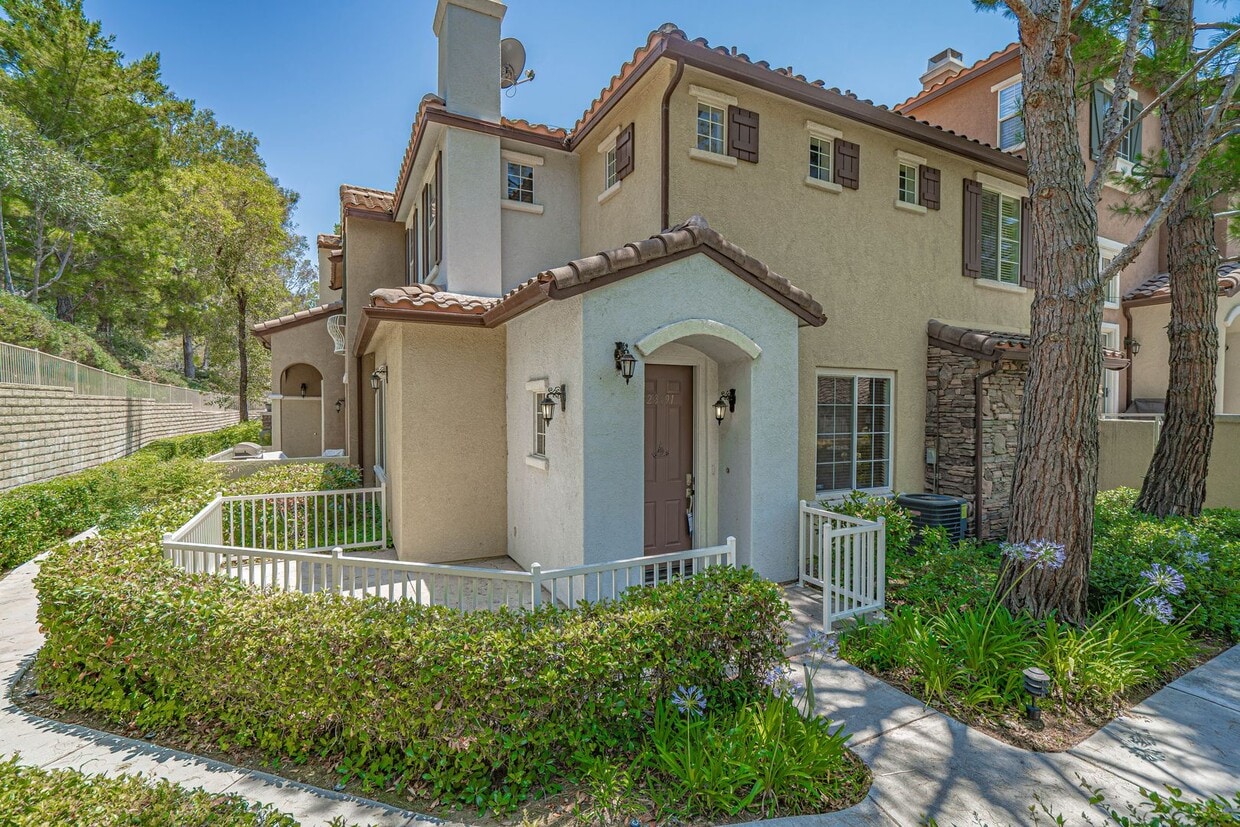Primary Photo - COMING SOON! Village Walk 2 Bedroom for Re...