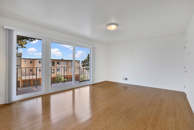 Building Photo - 67 Parkridge Dr